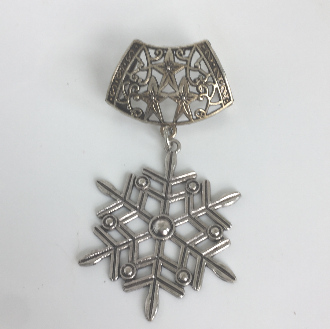 Antique Silver Elegant Winter Snowflake Scarf Bail Pendant
