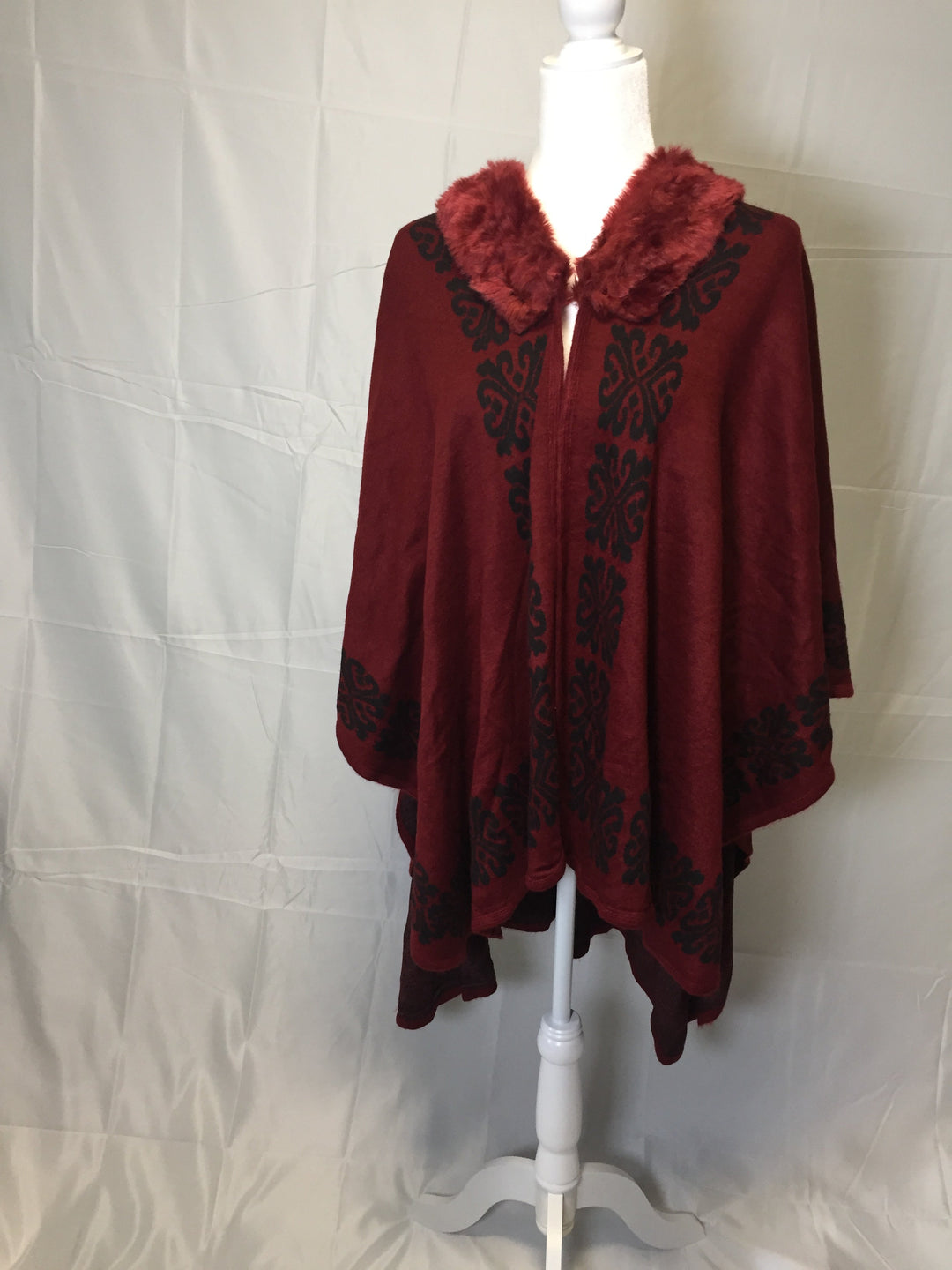 Knitted Poncho Wrap Shawl Cape with Faux Fur Trim & Clasp